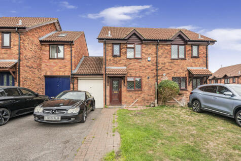 St. Clements Close, Lower Earley, RG6
