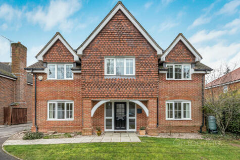 Maple Grove, Woodley, RG5