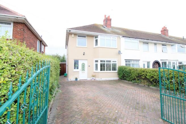 3 Bedroom End Of Terrace House For Sale In Leyburn Avenue