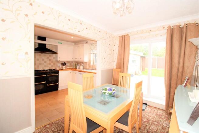3 Bedroom End Of Terrace House For Sale In Leyburn Avenue