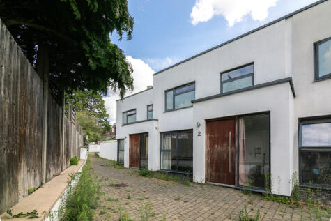 Lincoln Mews, West Green Road, N15