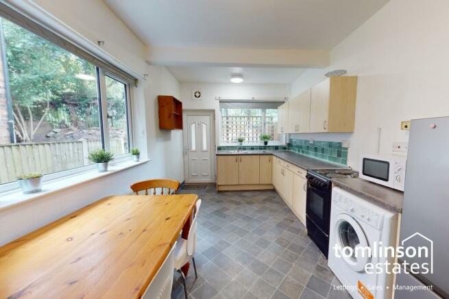 5 Bedroom semi-detached house - HMO