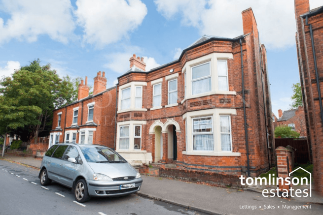 6 Bedroom semi-detached house