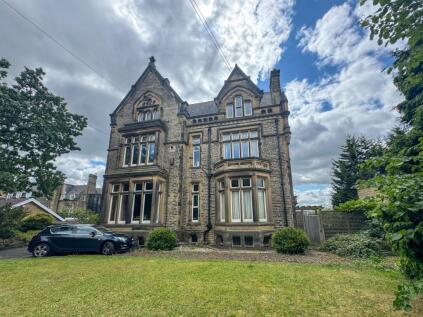 Park Drive South, Greenhead Park, Huddersfield, HD1