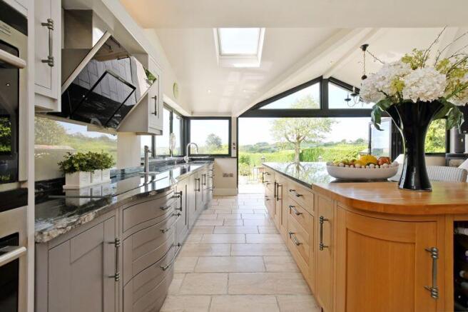 Beautiful Fitted Kitchen