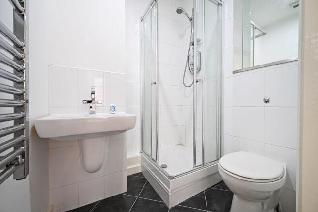 En suite shower