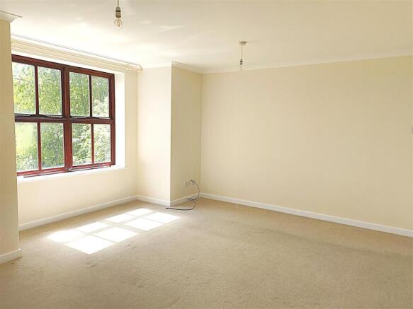 Living room..jpg