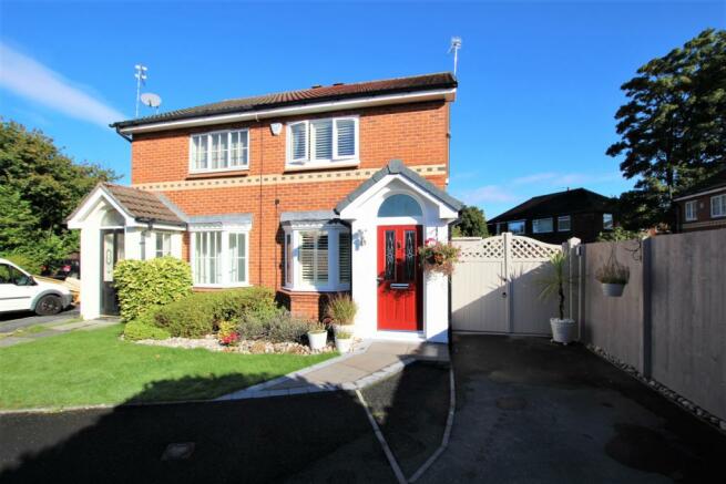 2 bedroom semi-detached house  for sale Manchester