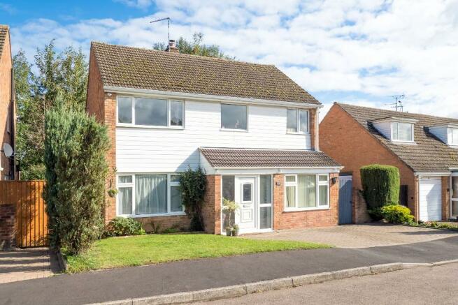 4 bedroom detached house for sale in Ivy Lane, CV37