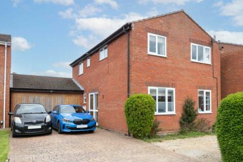 Grove - 4 bedroom detached house for sale