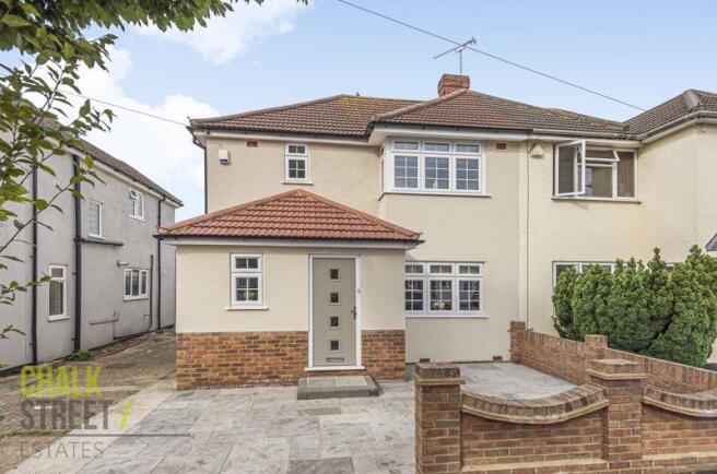 3 Bedroom House To Rent Hornchurch