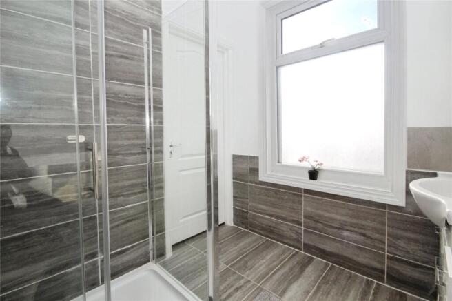 Room 4 Bathroom