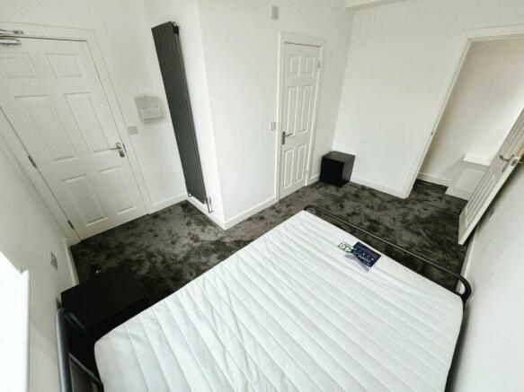 Fully Furnished Double Bedroom With En-Suite & Bui