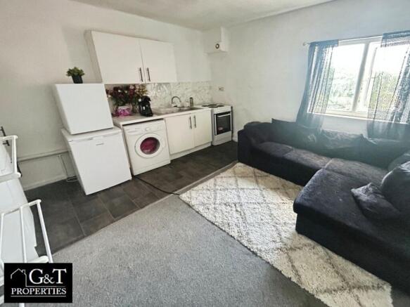 KITCHEN/RECEPTION ROOM 