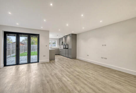 Melcombe Road, Benfleet, SS7 5