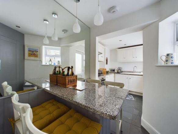 kitchen/breakfast room