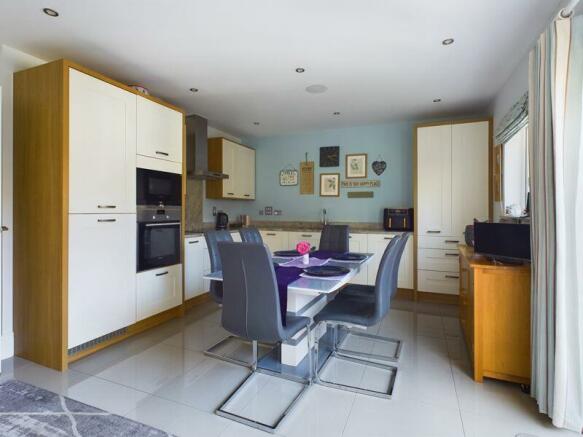 Kitchen/Dining Room