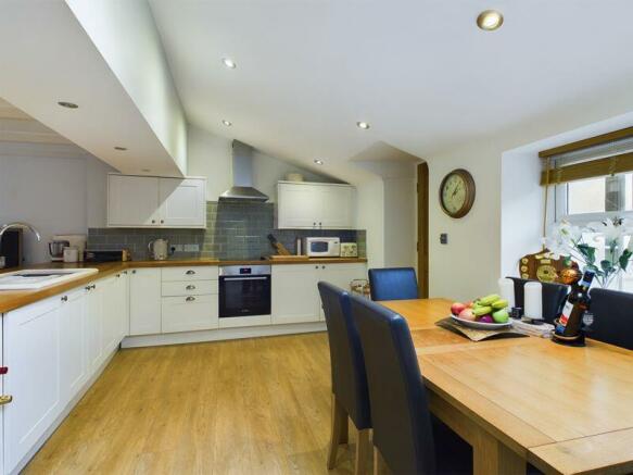 kitchen/dining room