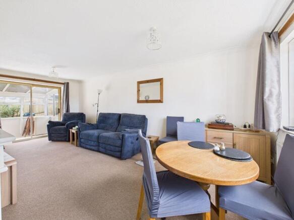 lounge/dining room