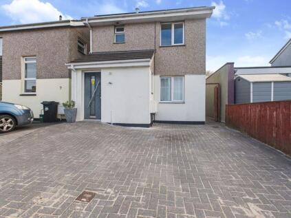Redruth - Well presented family home