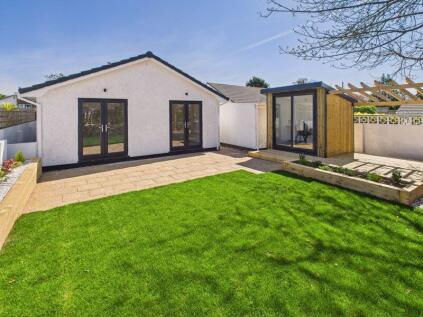 Roseland Park, Camborne - Modern detached bungalow