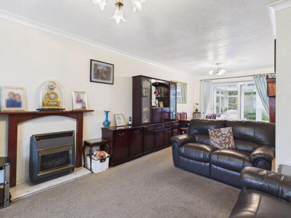 lounge/dining room