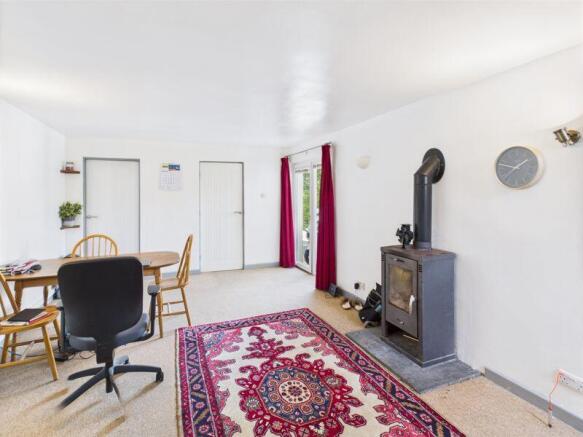 lounge/dining room