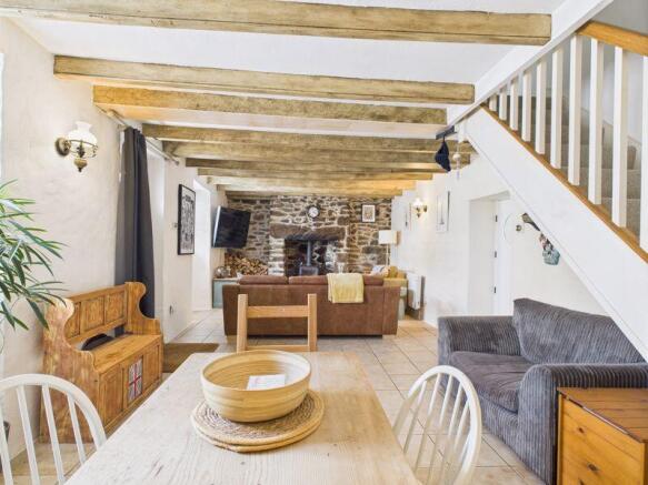 lounge/dining room