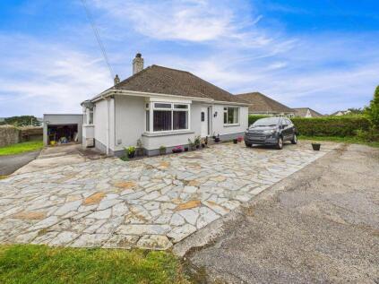 Mount Ambrose, Redruth - Spacious detached double fronted bungalow