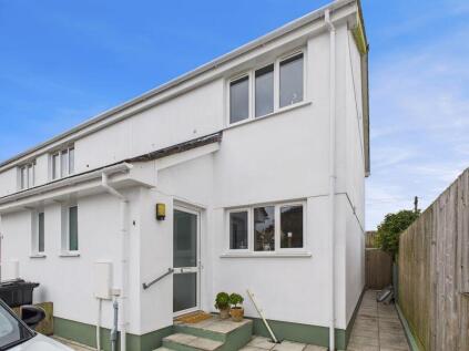 East Court, Redruth, Very well presented end terrace house