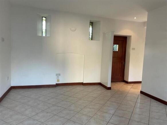 Living area 2.jpg
