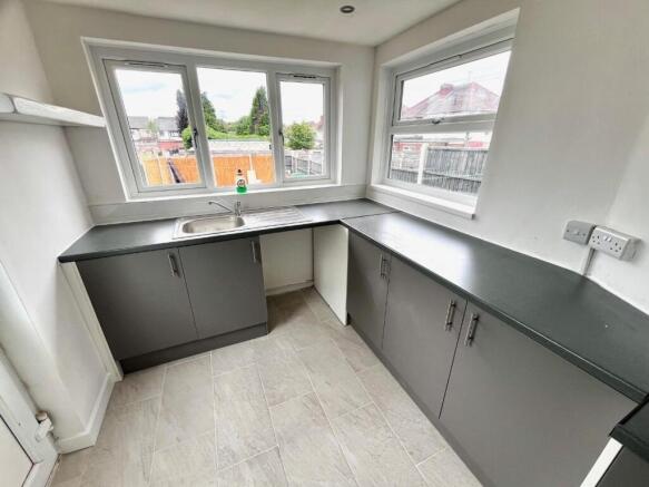 KITCHEN 2.jpg