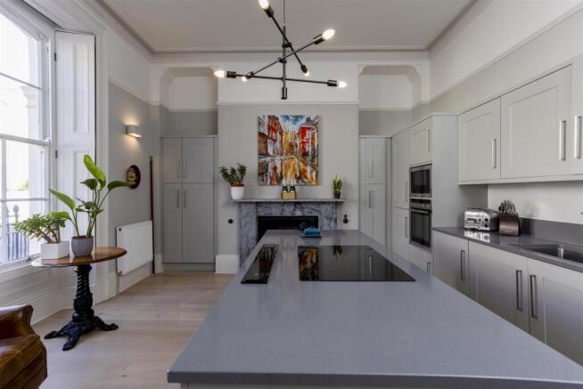 Flat_1_2_Driffield_Terrace_2.jpg
