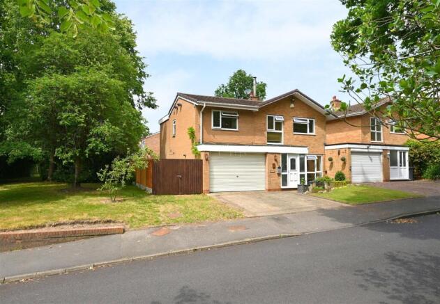 2 Christchurch Close.jpg