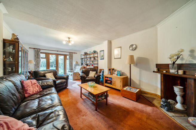 1375875-5-690b69f...