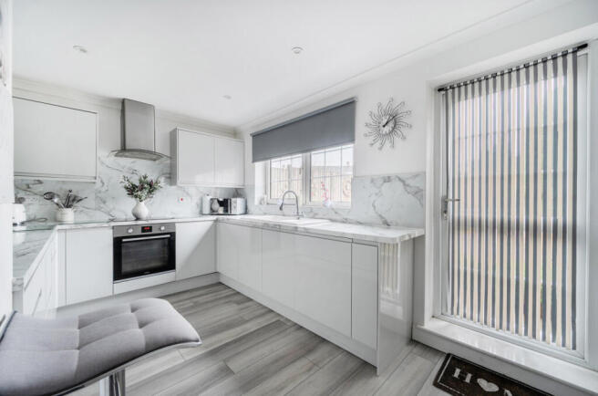 1400669-10-6970d6...