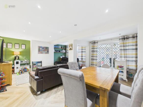 cam03830g0pr0258still006