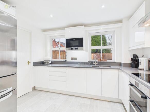 cam04914g0pr0337still005