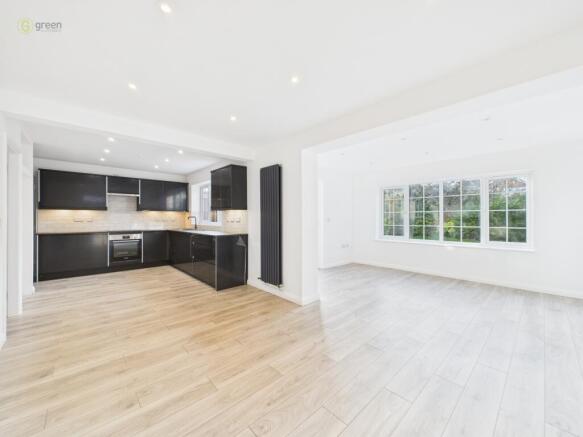 cam01698g0pr0130still017