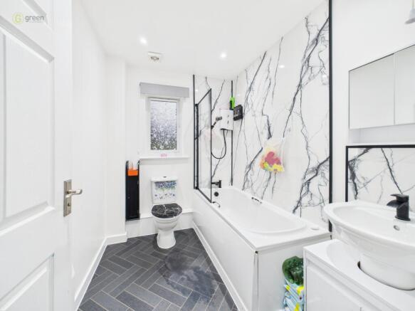 cam01698g0pr0136still016