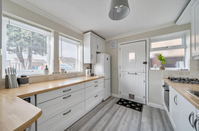 1361900-6-6908d20...