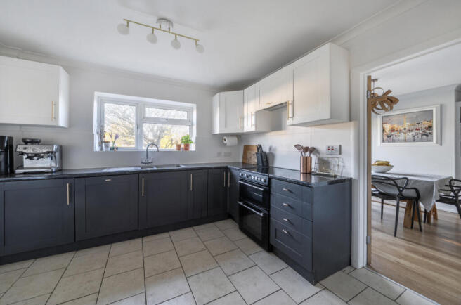 1383607-5-69205fe...