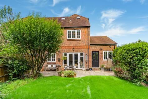Mortimer Crescent, Kings Park, St. Albans, Hertfordshire, AL3