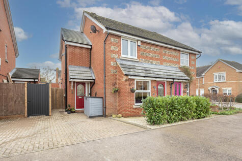 Puddingstone Drive, St. Albans, AL4