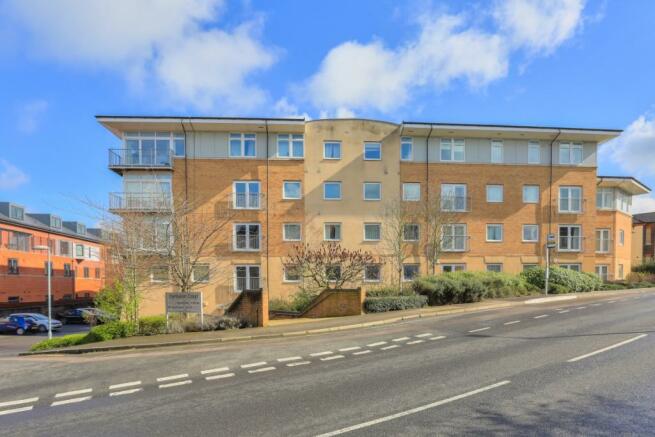 2 bedroom apartment for sale in Camp Road, St. Albans, Hertfordshire