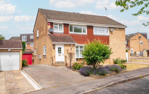 Alzey Gardens, Harpenden, Hertfordshire, AL5