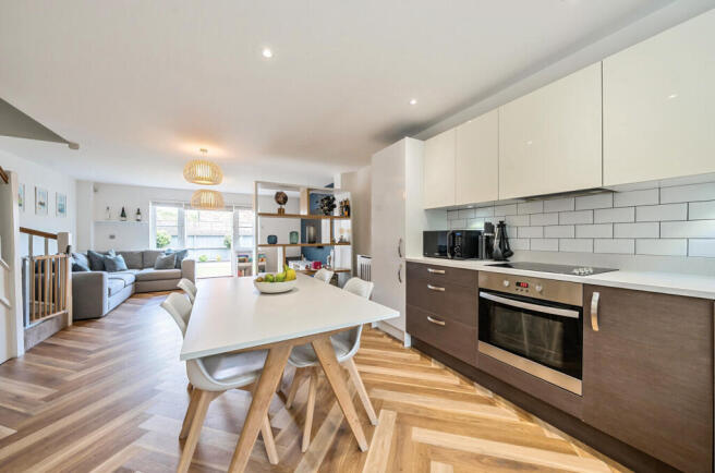 1296261-9-6839ee7...