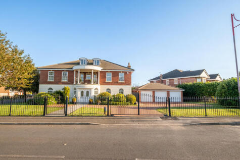 Grand Manor Drive, Lytham St. Annes, FY8