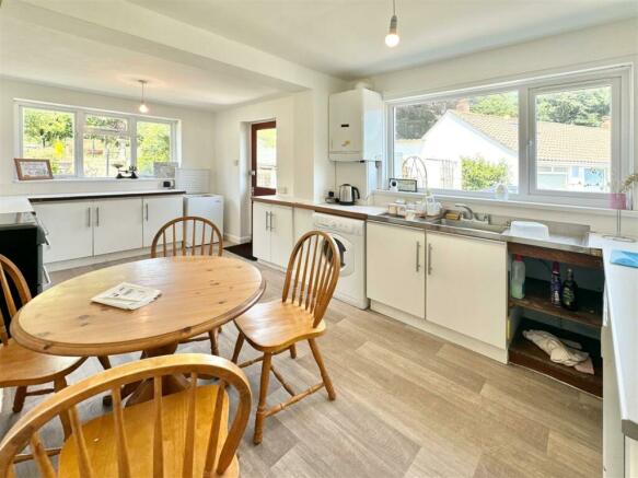 Kitchen Breakfast Room.JPG