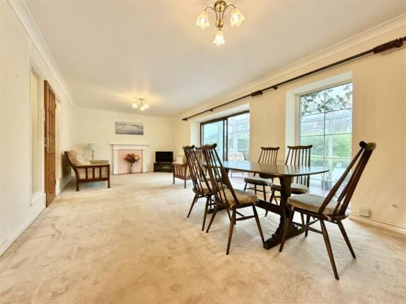 Dining Area.JPG